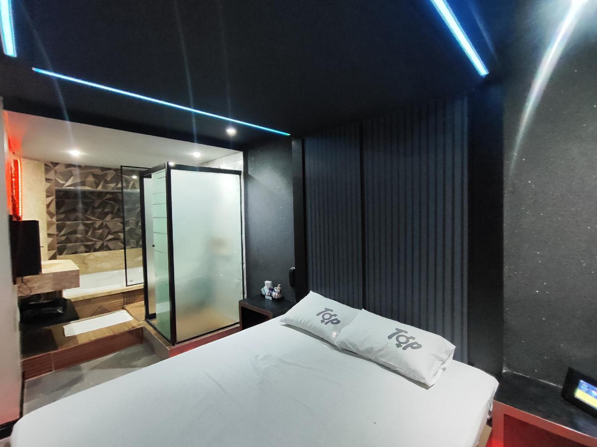 Top Motel — Photos 1